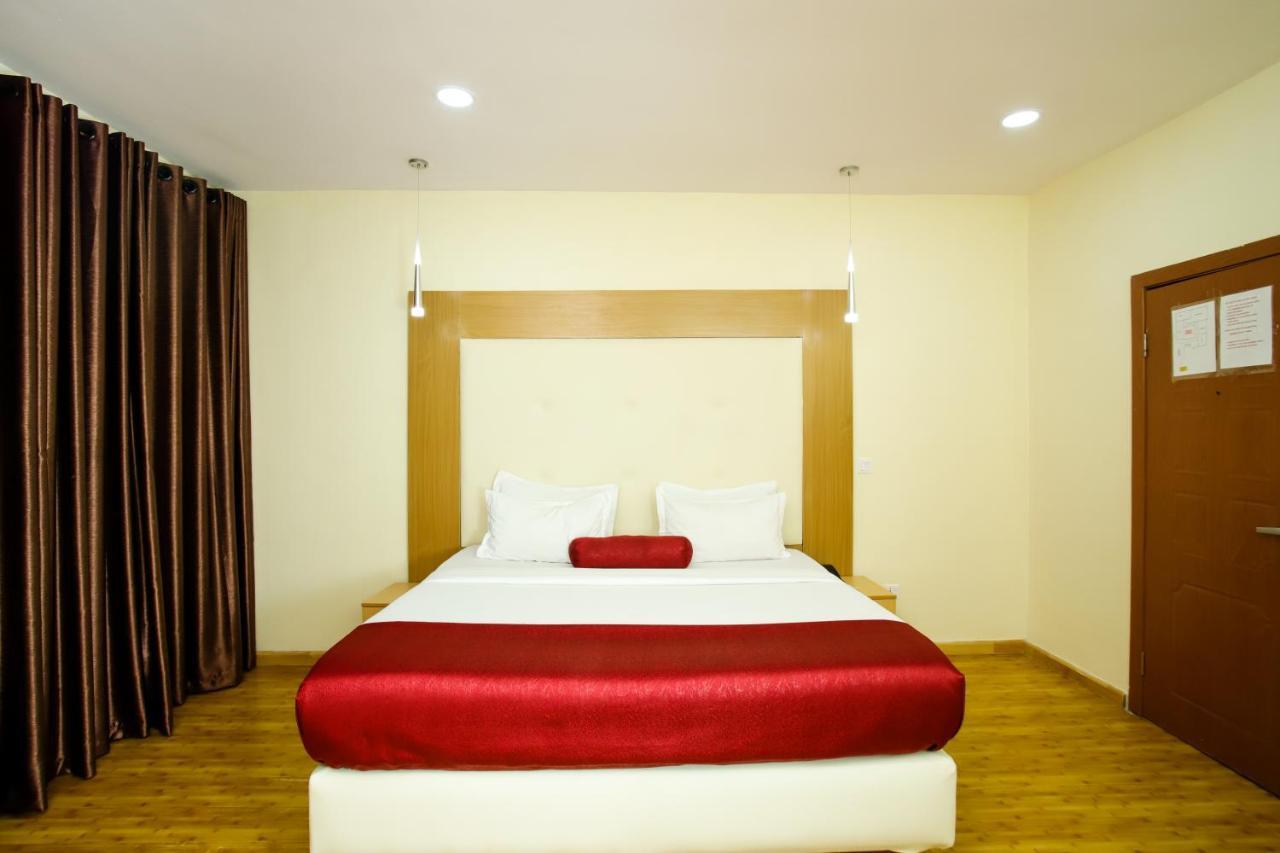 Chateux De Atlantique Hotel Aliayabiagba エクステリア 写真