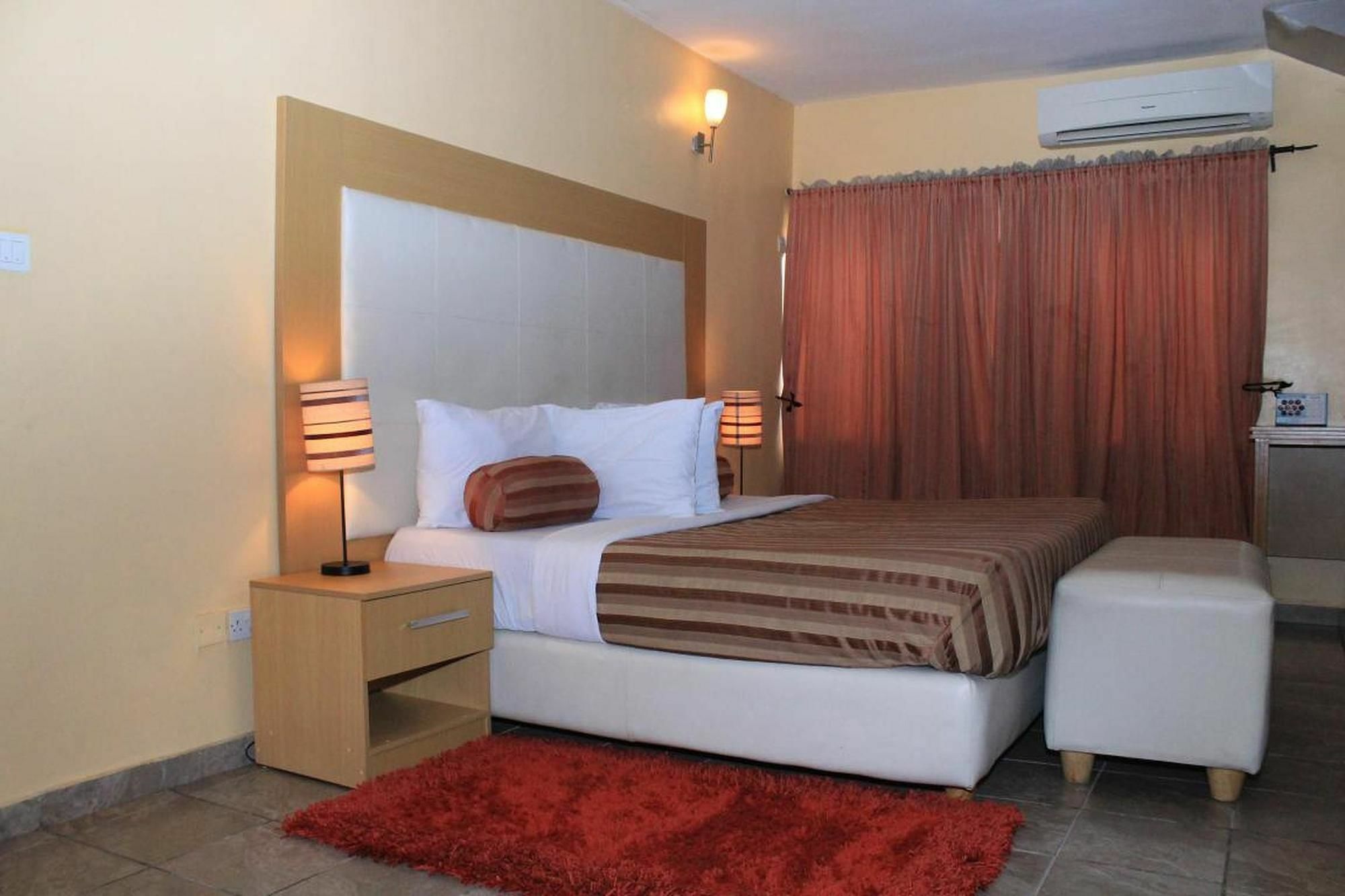 Chateux De Atlantique Hotel Aliayabiagba エクステリア 写真