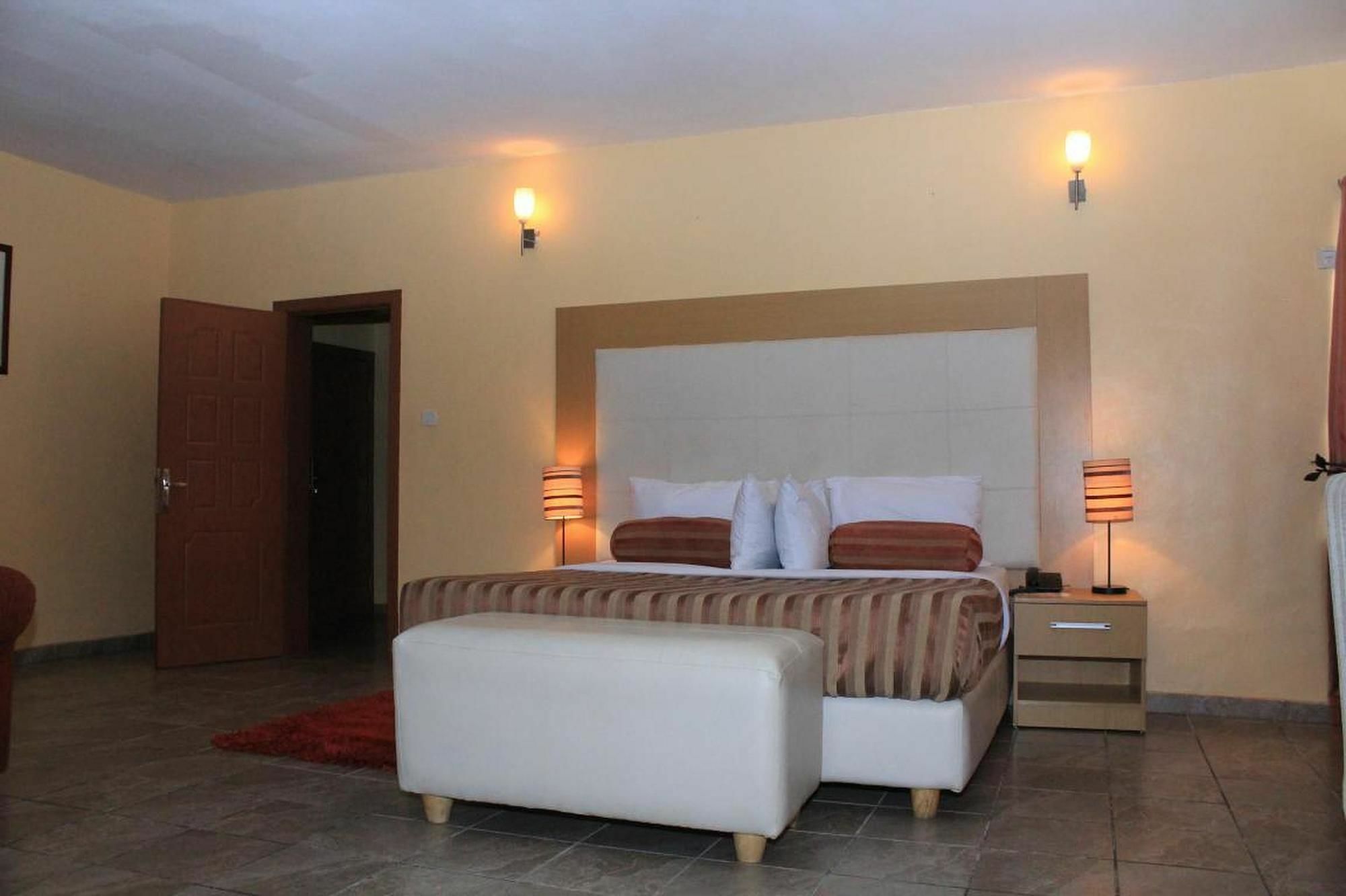 Chateux De Atlantique Hotel Aliayabiagba エクステリア 写真
