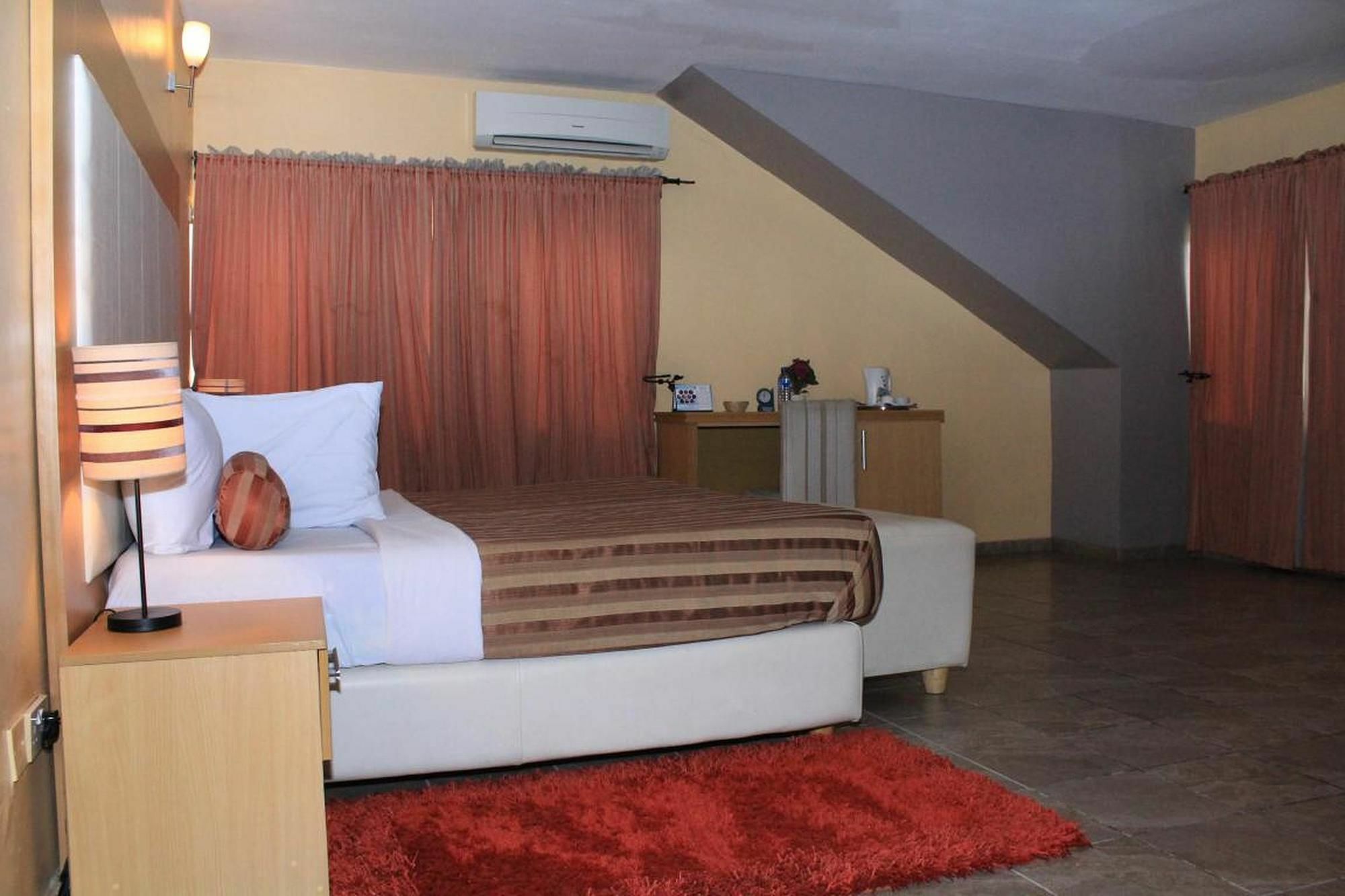 Chateux De Atlantique Hotel Aliayabiagba エクステリア 写真